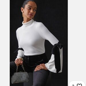 ANTHROPOLOGIE MAEVE MOCK
NECK BELL SLEEVE SWEATER SIZE XXS BLACK AND WHITE